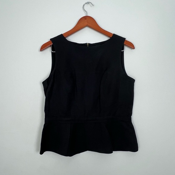 Elegant Black Sleeveless Top - Picture 2 of 6